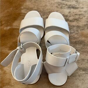 Vince platform sandal in white